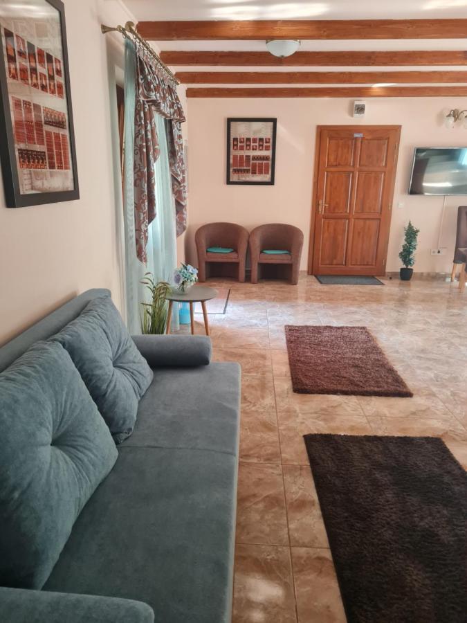 Toroes Panzio Bed & Breakfast Szabolcs Exterior photo